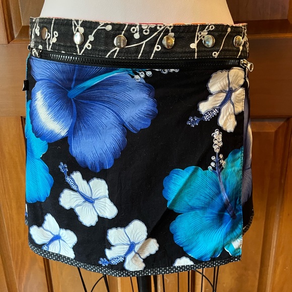 NWOT Zand Amsterdam Reversible Wrap Skirt - Picture 2 of 3